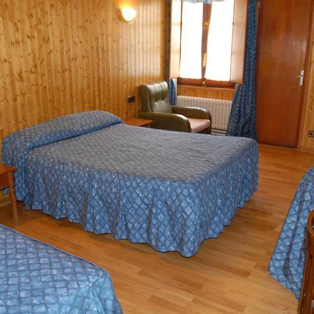 Hotel Europa Лес Екстериор снимка
