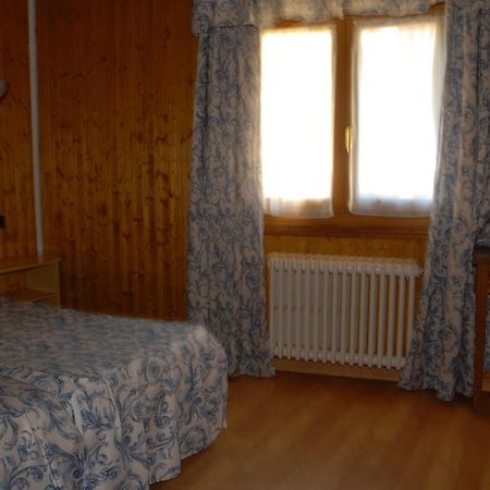 Hotel Europa Лес Екстериор снимка