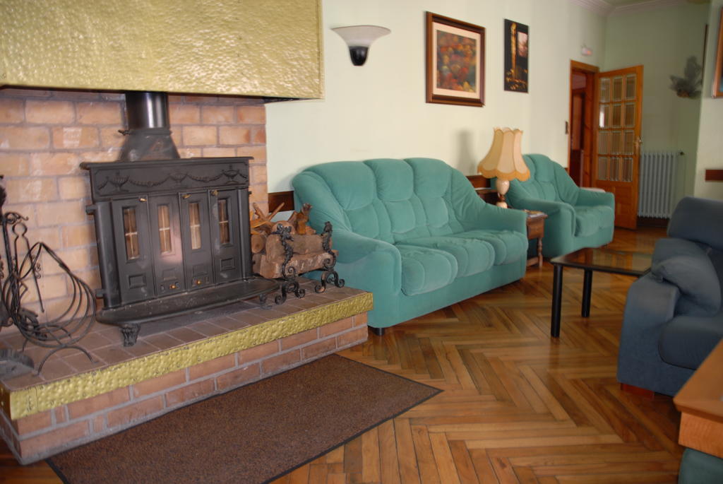 Hotel Europa Лес Екстериор снимка